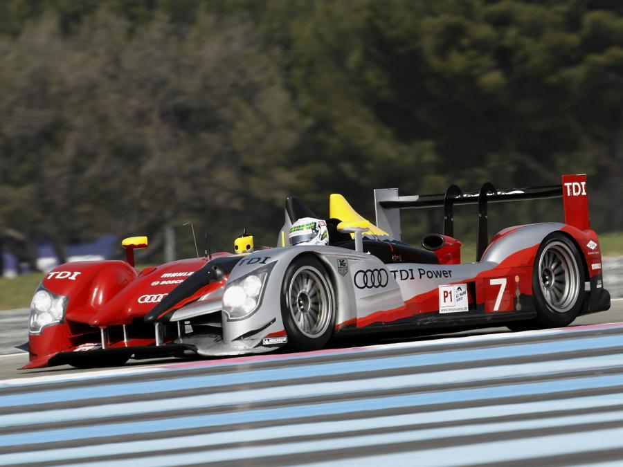  Audi R15 TDI Plus 2010 года  (фото 38 из 40)